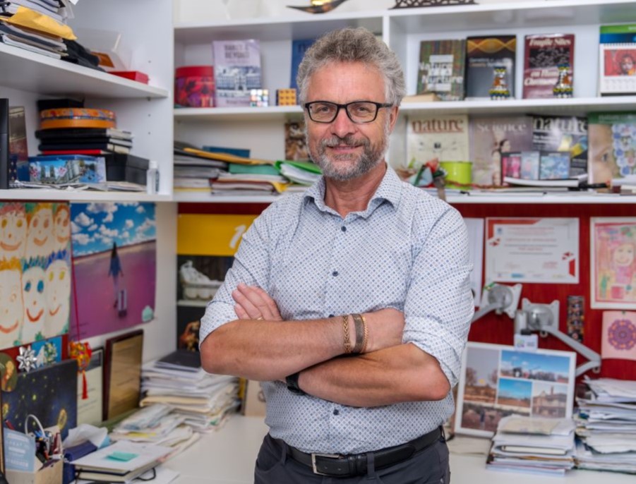 Gecz in office