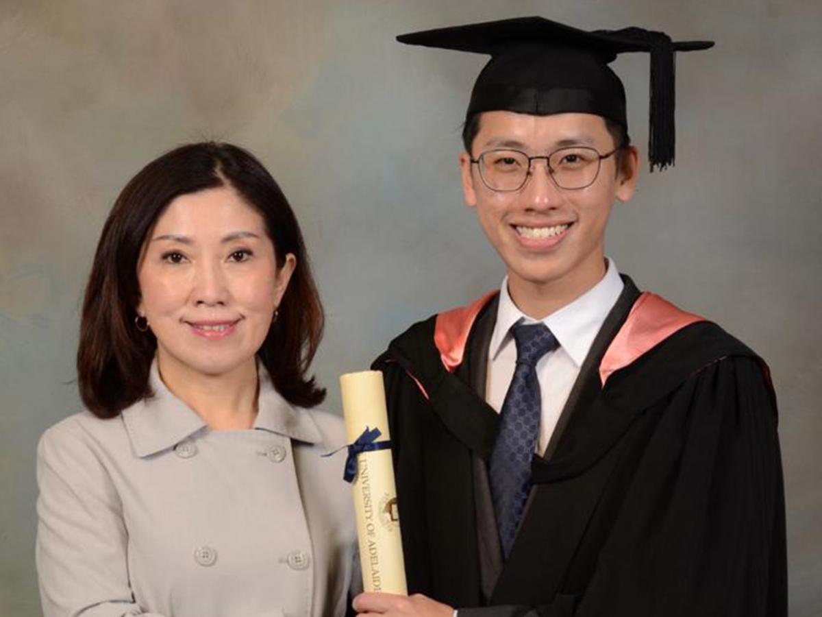 Dr Gavin Quek with proud mum, Ann on graduation day.