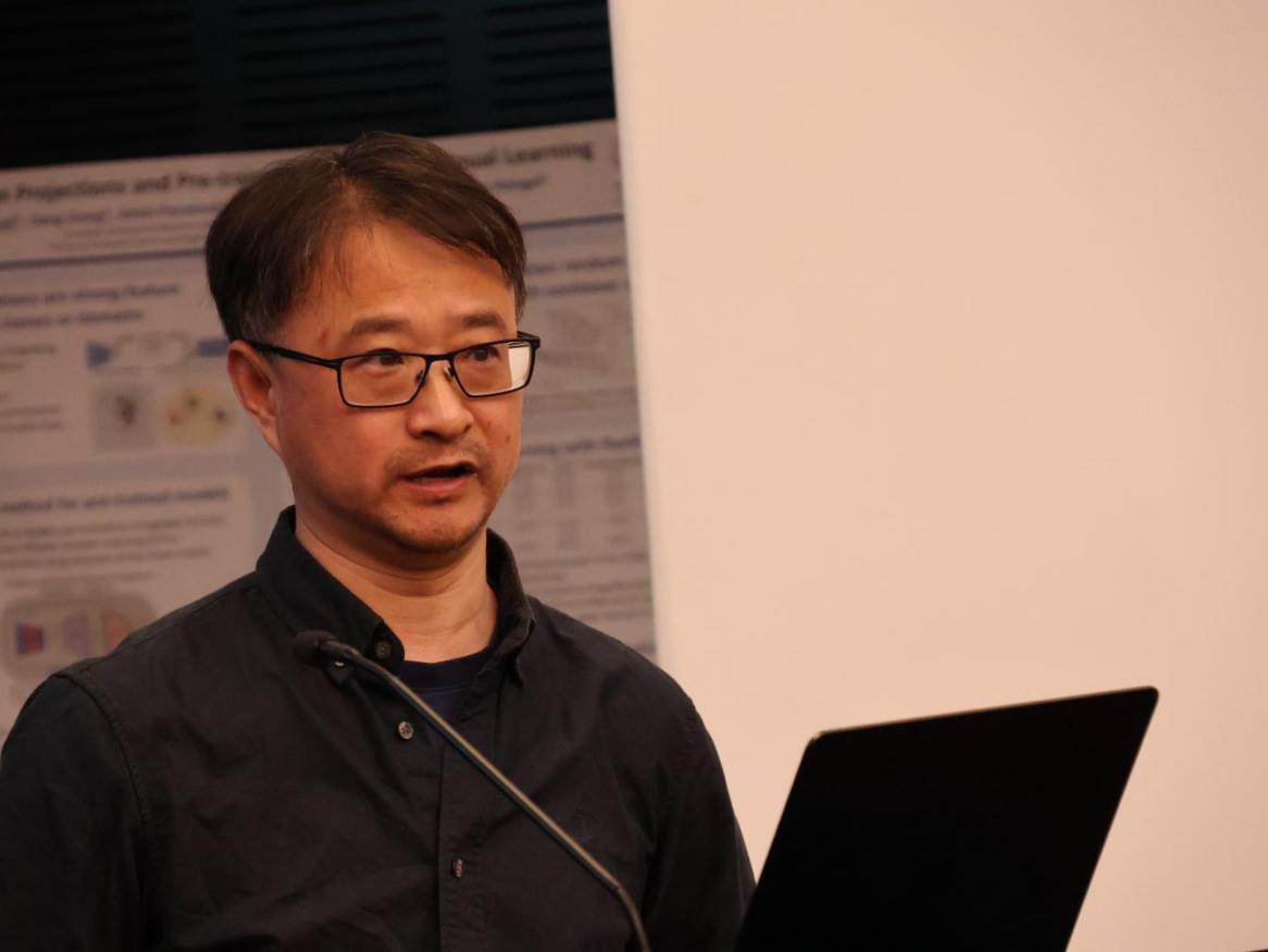 Prof Hongdong Li