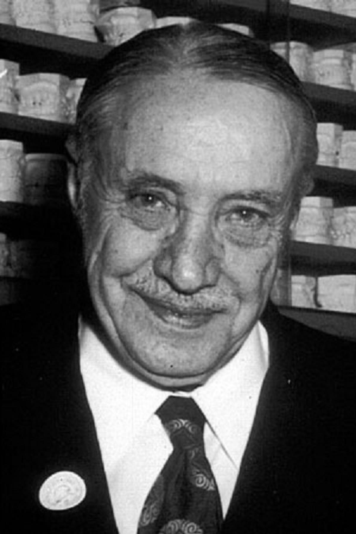 Dr P Raymond (Begg AO
