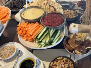 Taikunthi dips platter