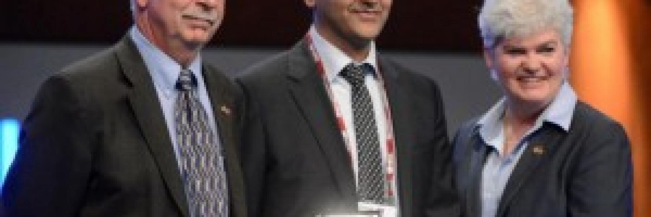 Rajiv Mahajan with his award