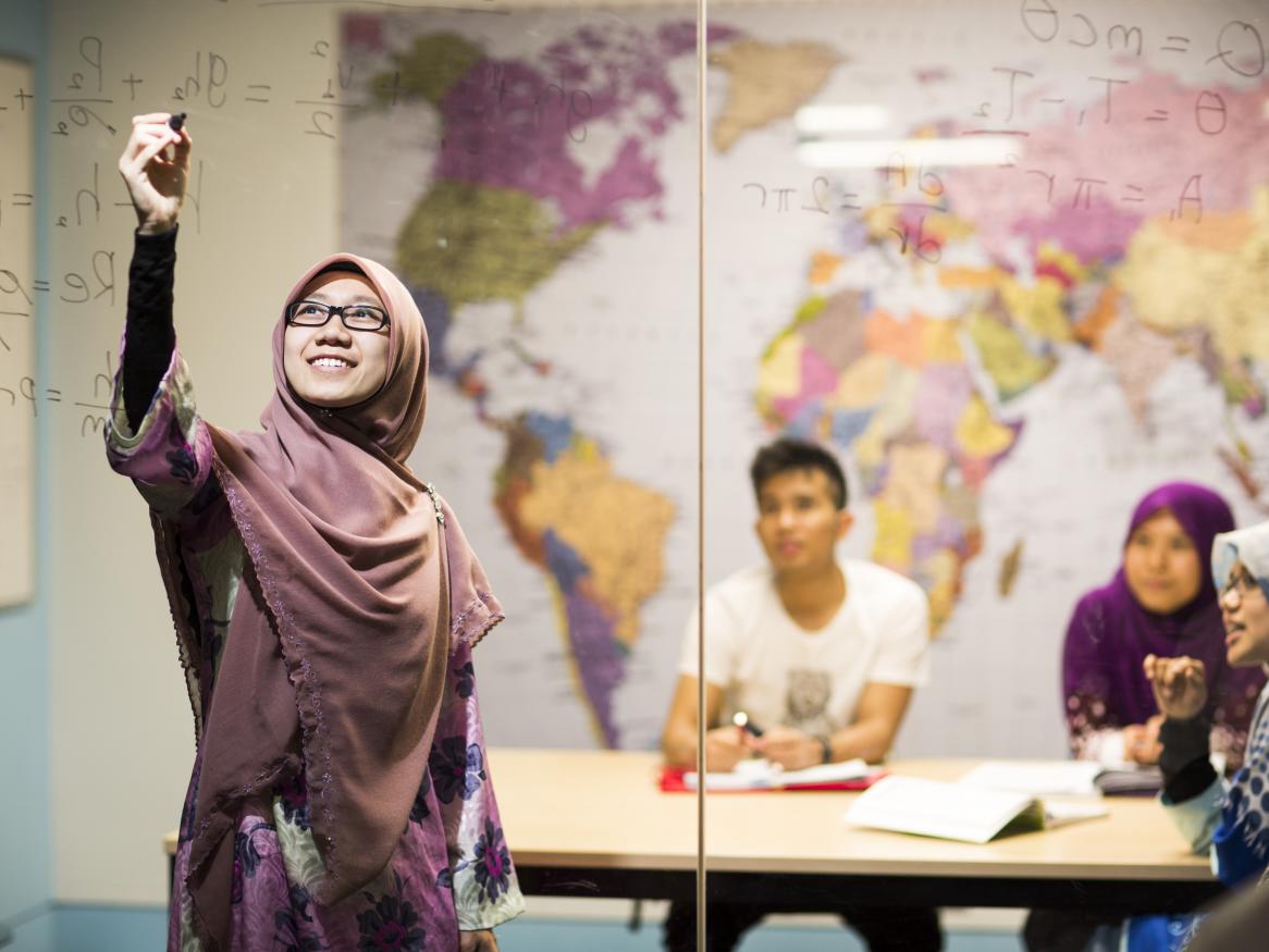 Visit Faculty of Engineering, Computer & Mathematical Sciences