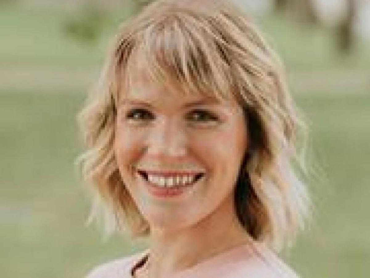 Dr Isabelle Onley