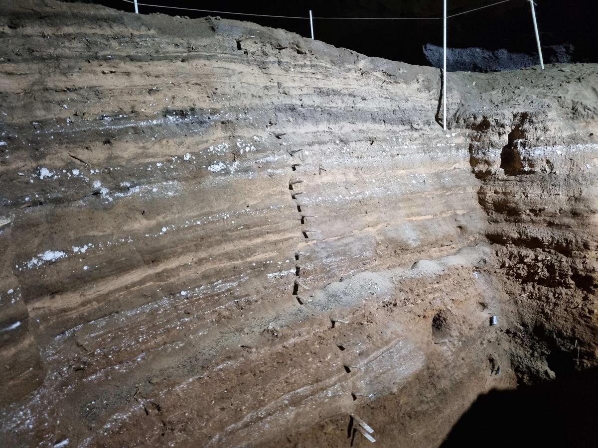 Photo of layering at Blanche Cave