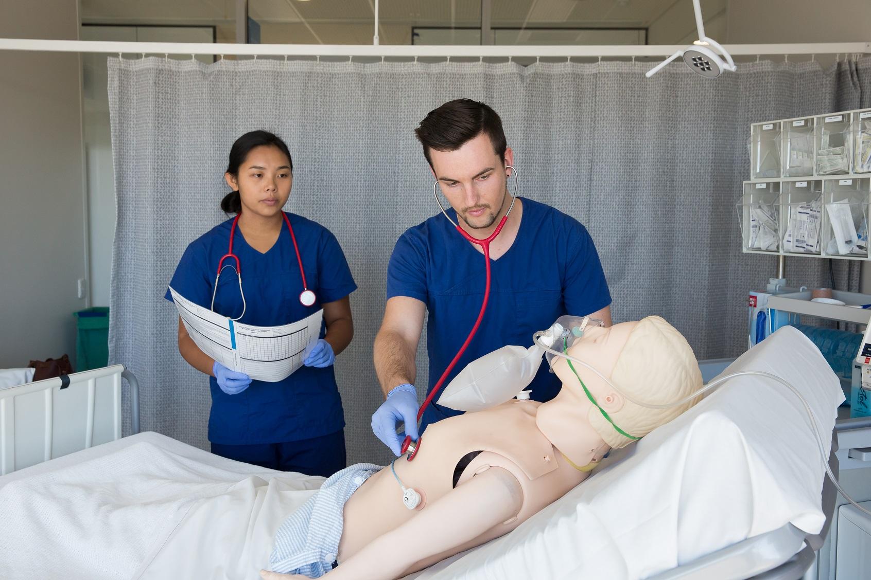 AHMS students with a dummy patient