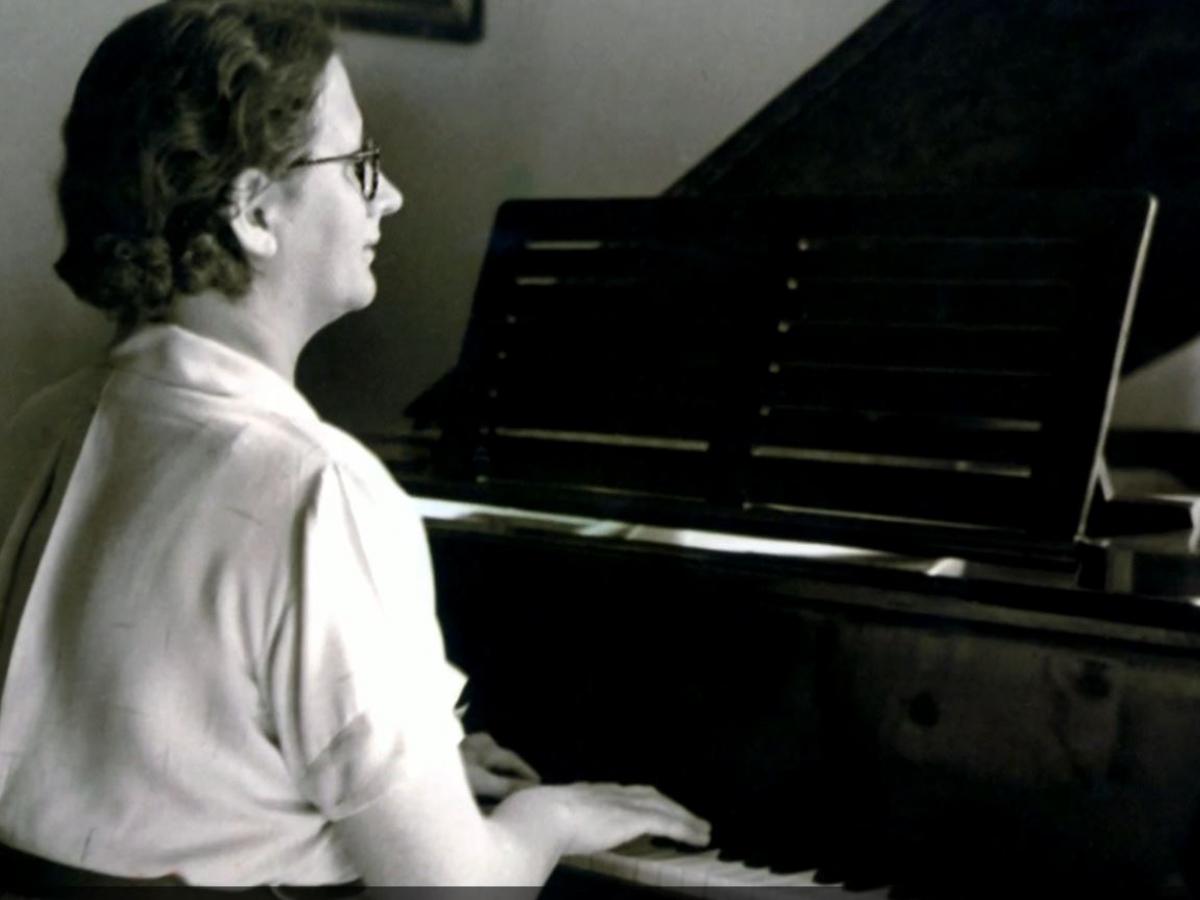 Adele Wiebusch playing piano