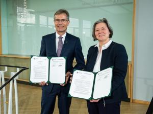 Agreement signing with University of Freiburg