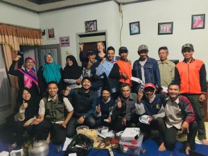 One of the IndoDairy Farmer Discussion Group (FDG) in KPBS Pangalengan, with the project Extension Coordinators, Ms. Vyta Hanifah (back left) and Ms. Zita Ritchie (middle back), and Village Level Research (VLR), Muhammad ‘Oji’ Fauzi (front, 3rd from left). Photo: Muhammad Fauzi  