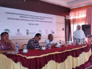 Presenters at the Sustainable Coffee Management workshop. (Sacha 2nd from left)