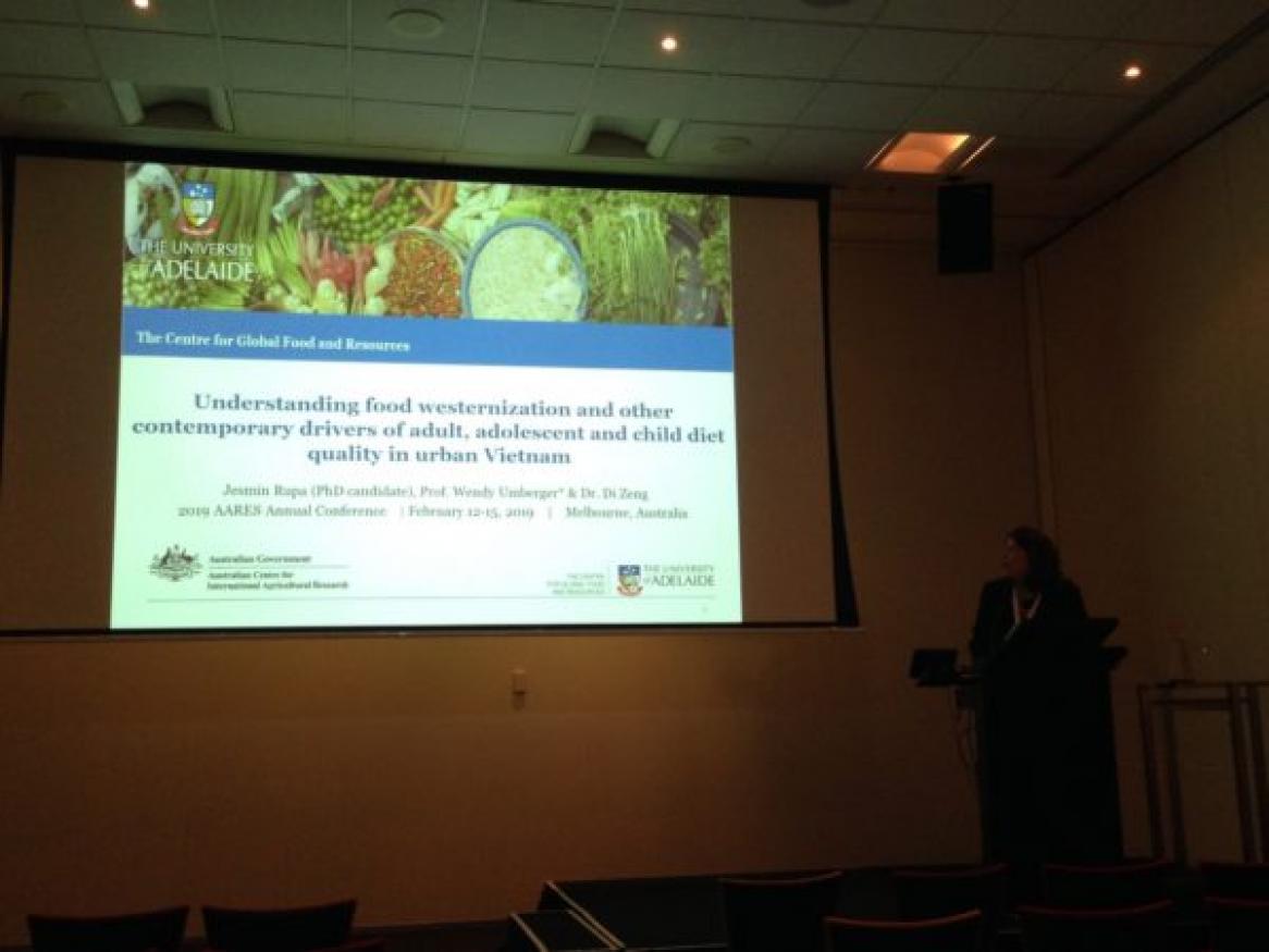 Prof. Wendy Umberger presenting work done with her PhD student Jesmin Rupa