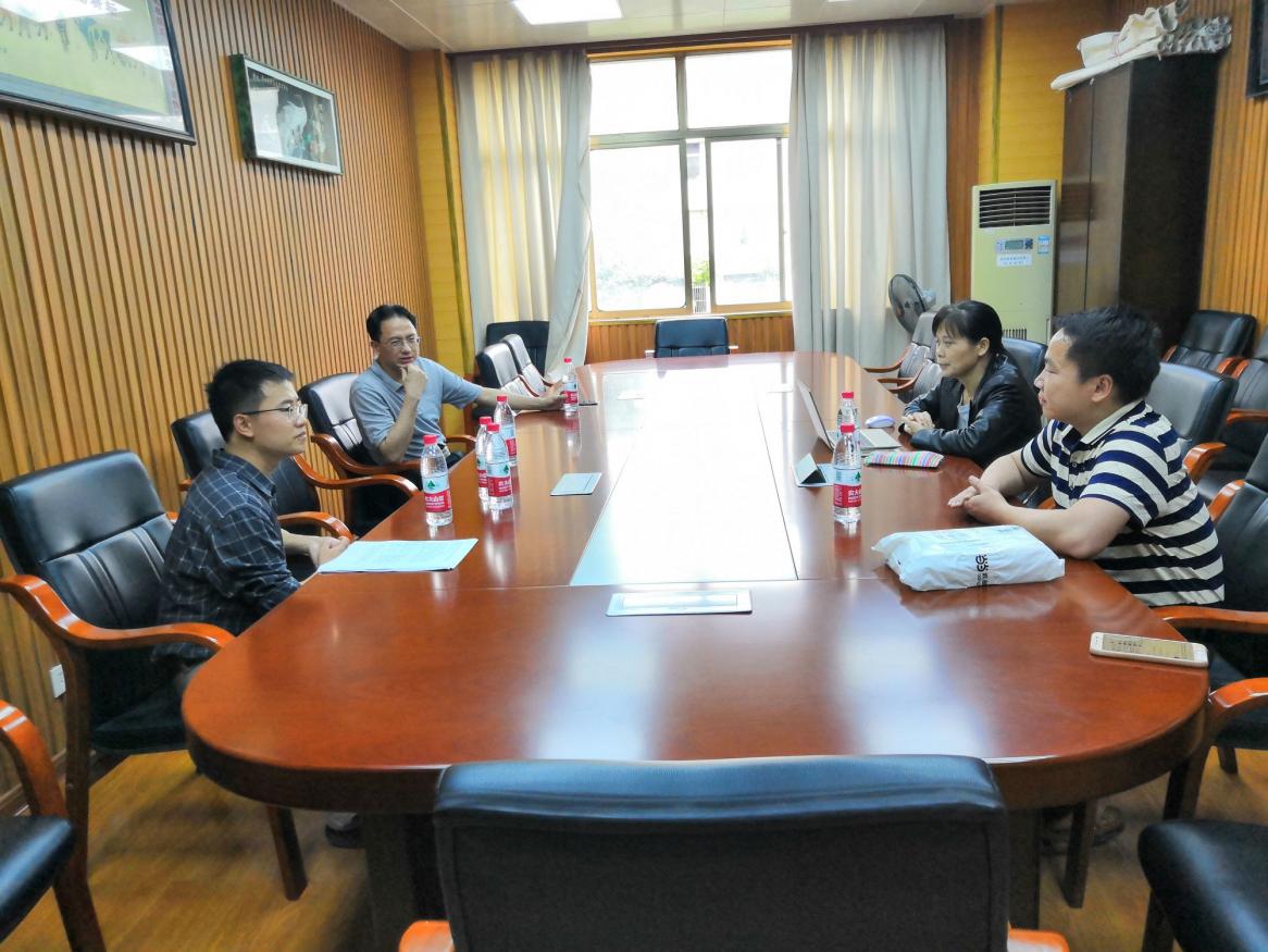 Dr Di Zeng in discussion with academics from Guangxi University including A/Prof Chen