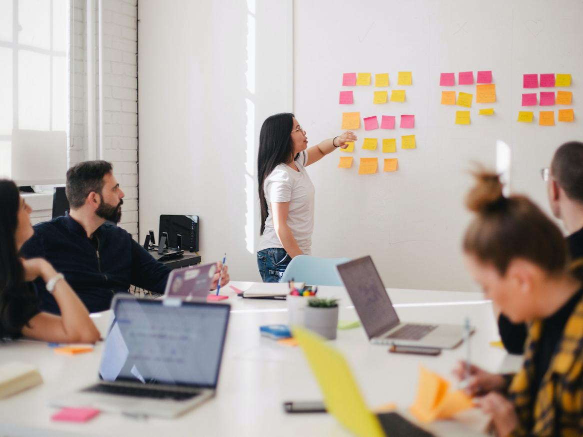 A woman leads a team workshop.