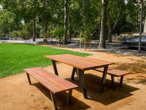 Photo of new picnic table