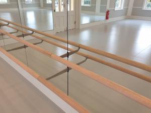 Photo of the mirrors and barre in the exercise studio