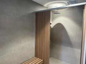 Shower and bench in end of trip facilities