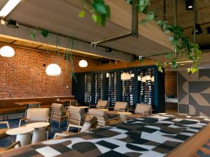Taikunthi wine wall