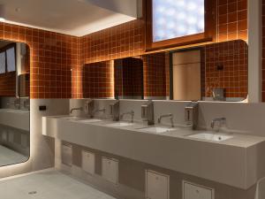 Bathroom vanity