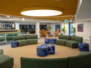 Tirkanthi Yangadlitya circular lounge