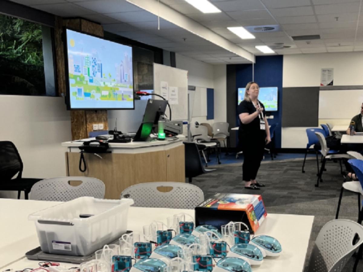 Phoebe Chilman presenting at hydrogen racecars workshop