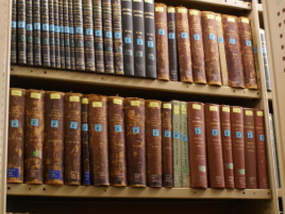 Volumes shelved by size