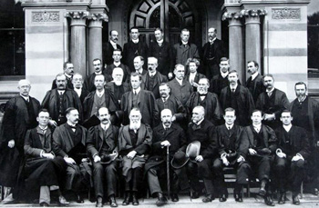 University of Adelaide Teaching Staff, 1906. Bragg is in the front row, third from the left. 1906