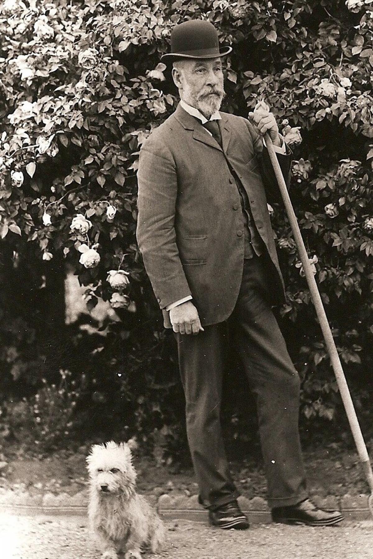 Peter Waite with Shrimp, 1908
