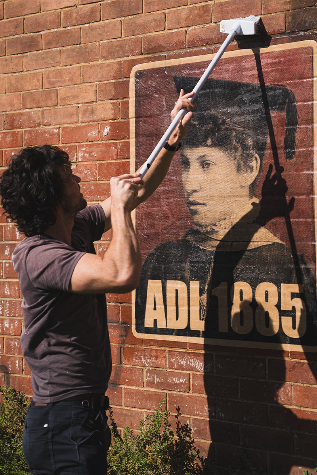 Peter Drew placing image