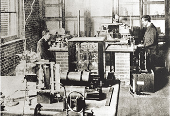 Braggs' laboratory, 1900