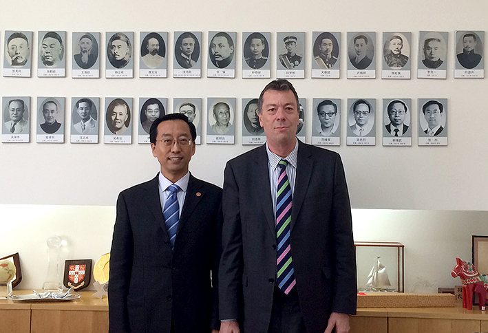 Shanghai Jiao Tong University President Professor Jie Zhang, and  Deputy Vice-Chancellor (Research), Uni of Adelaide, Professor Mike Brooks