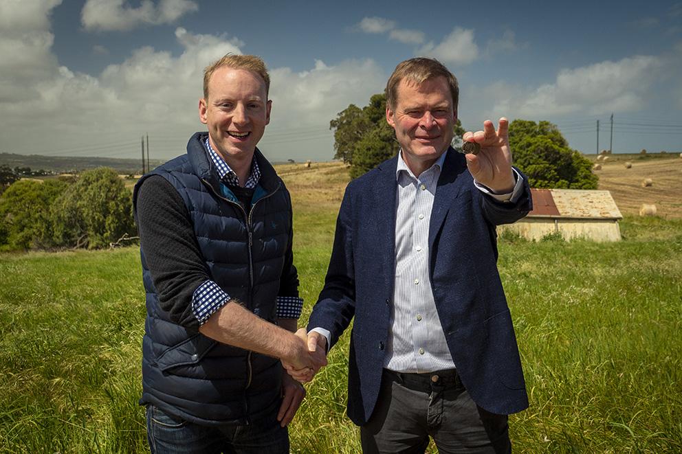Minister Speirs and Professor Rathjen at Glenthorne Farm