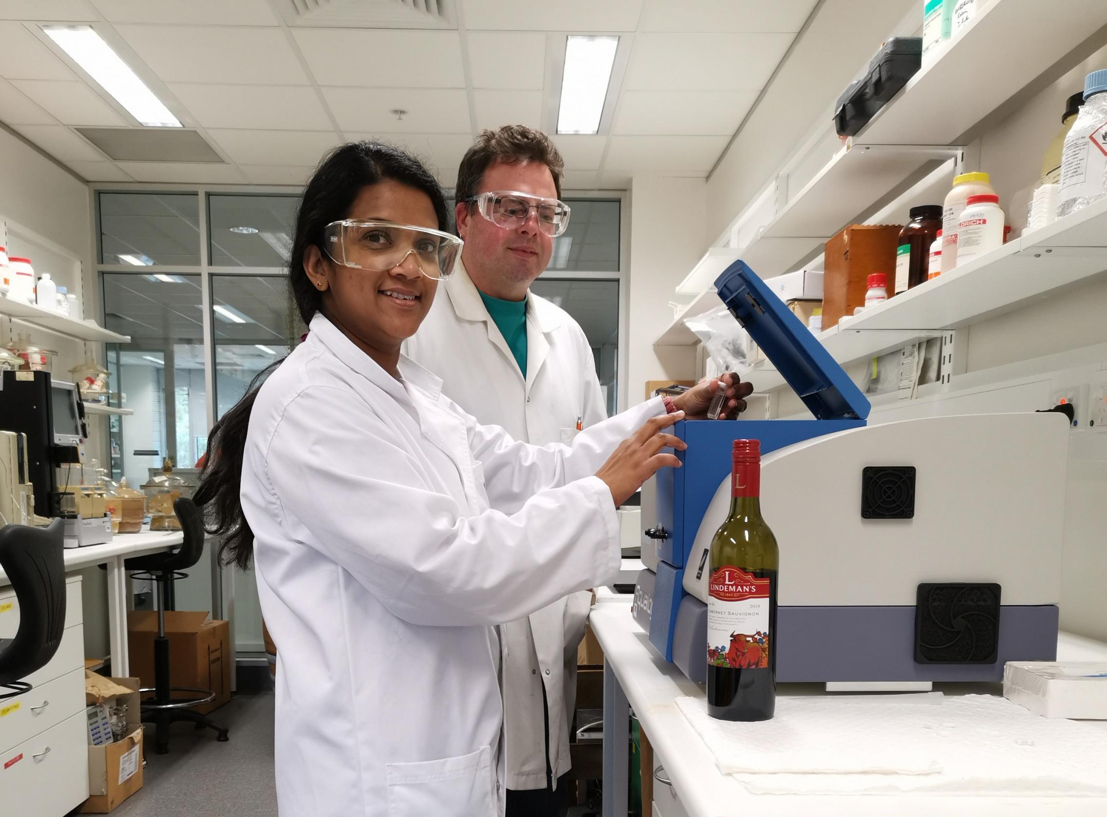 Ruchira Ranaweera in lab with Associate Professor David Jeffery