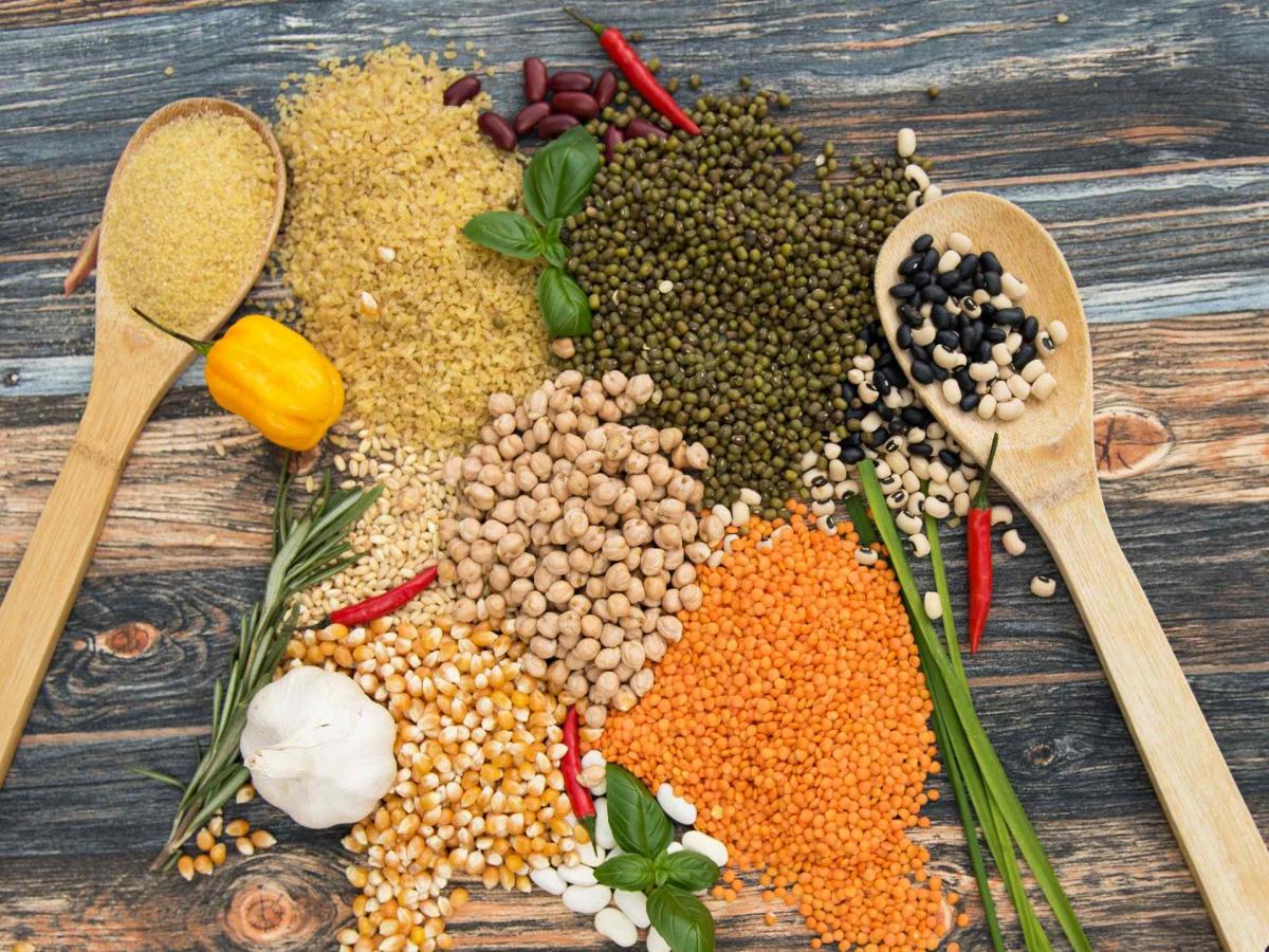 pulses image - chickpeas, lentils, beans