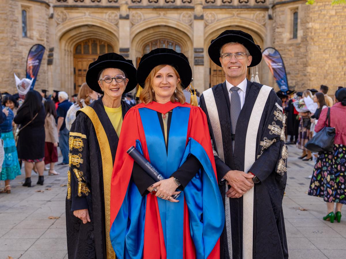 Adele Ferguson receives her Honorary Doctorate from the Chancellor and the Vice-Chancellor.
