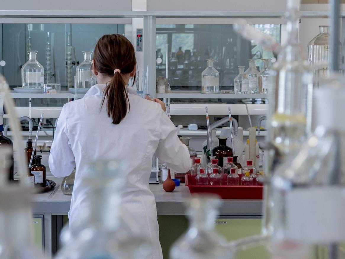 A researcher works in a laboratory.