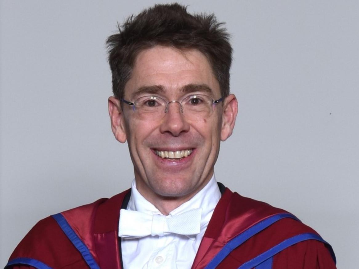 Photo of Professor Mark Harris