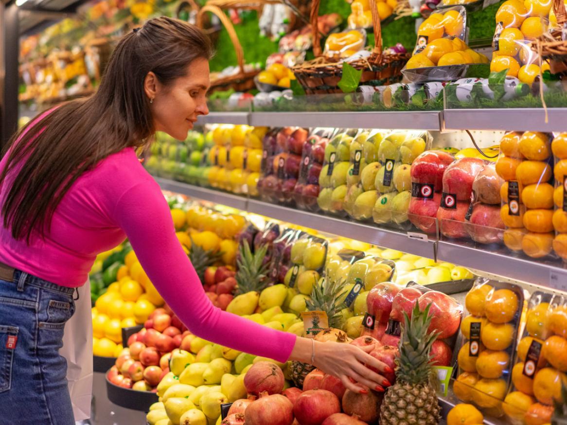 Person shopping for fruit