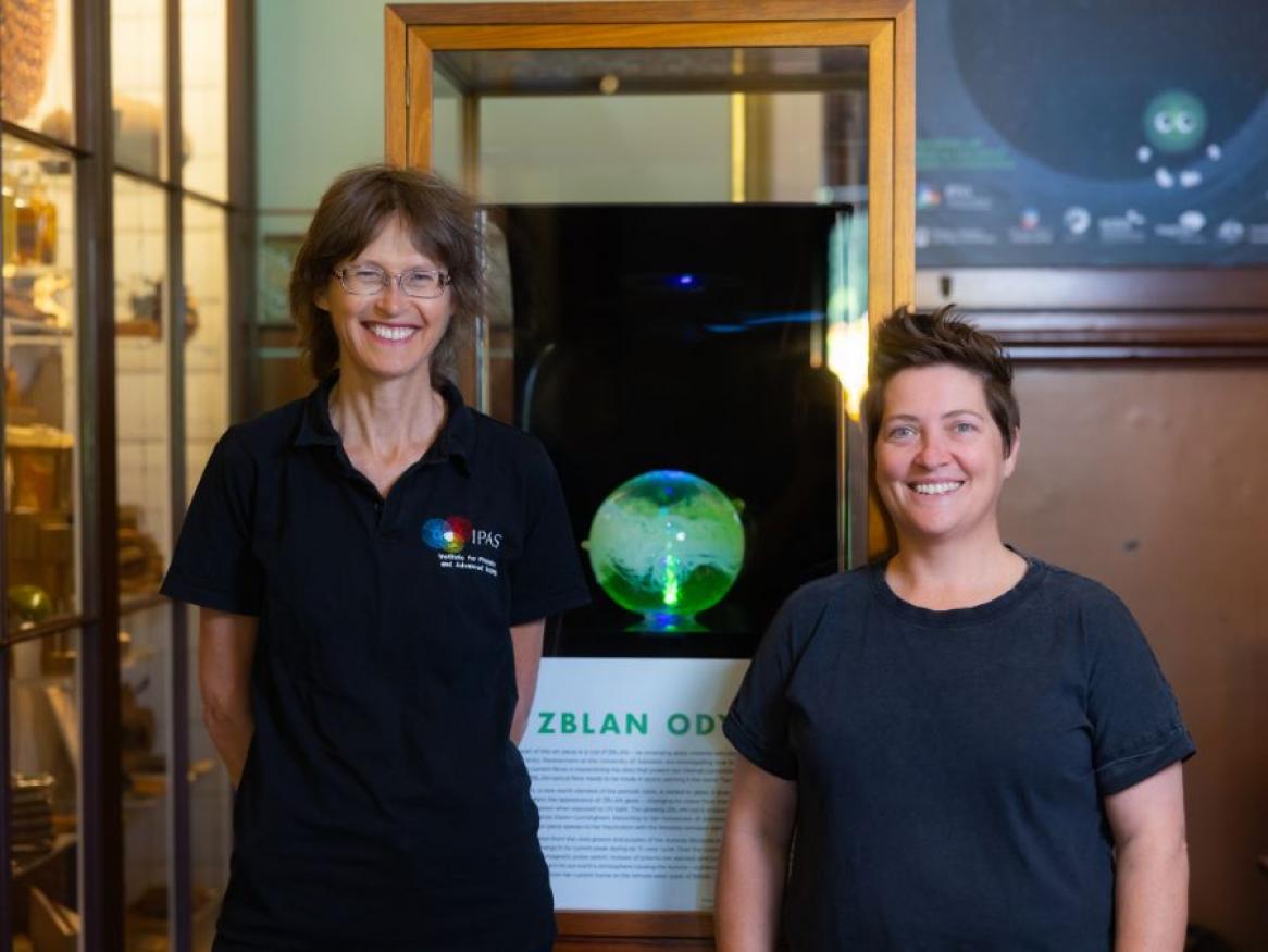 Heike Ebendorff-Heidepriem and Karen Cunningham in front of Exhibit