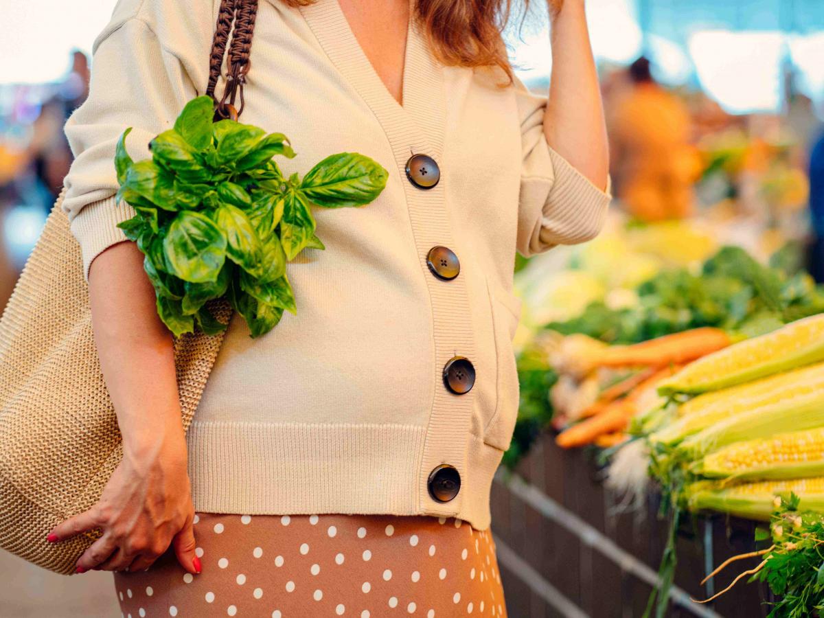 Pregnant woman grocery shopping