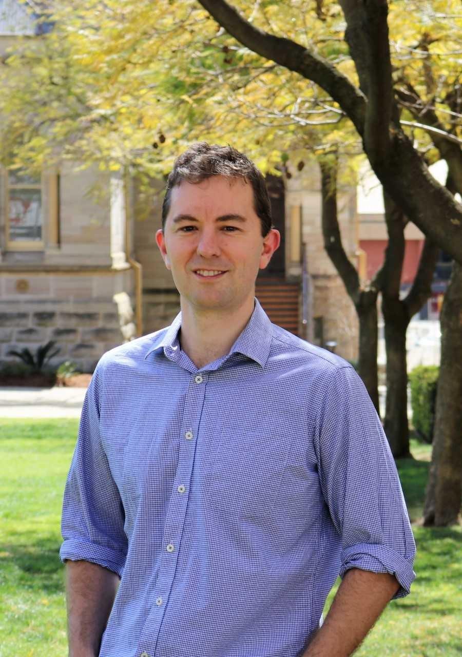 Dr Daniel King
