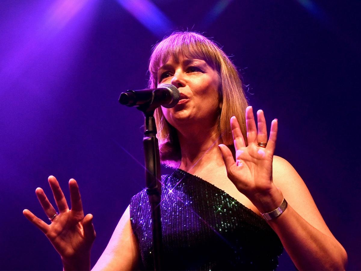 Emily Kelly performing