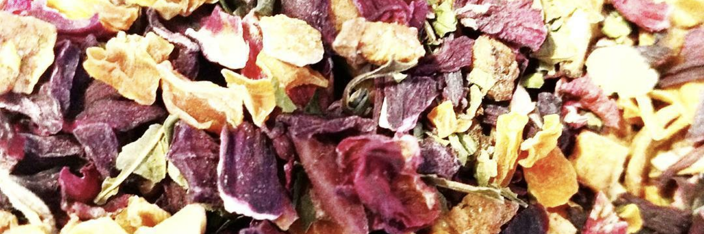 Hibiscus, apple, carrot, beetroot, sweet blackberry leaves, orange peel and parsley, pomegranate petals, and seeds.