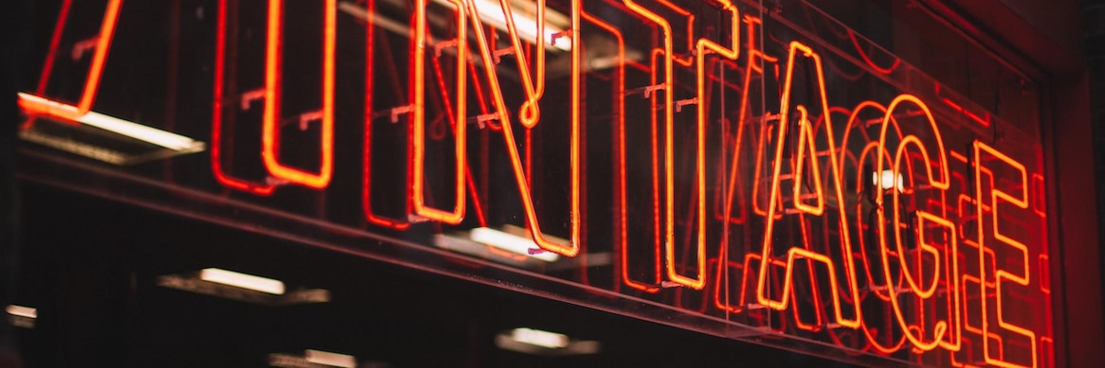 Neon sign that says 'Vintage'
