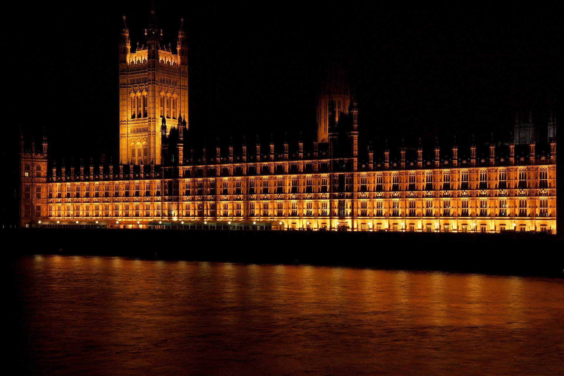 The palace of Westminster lit up at night