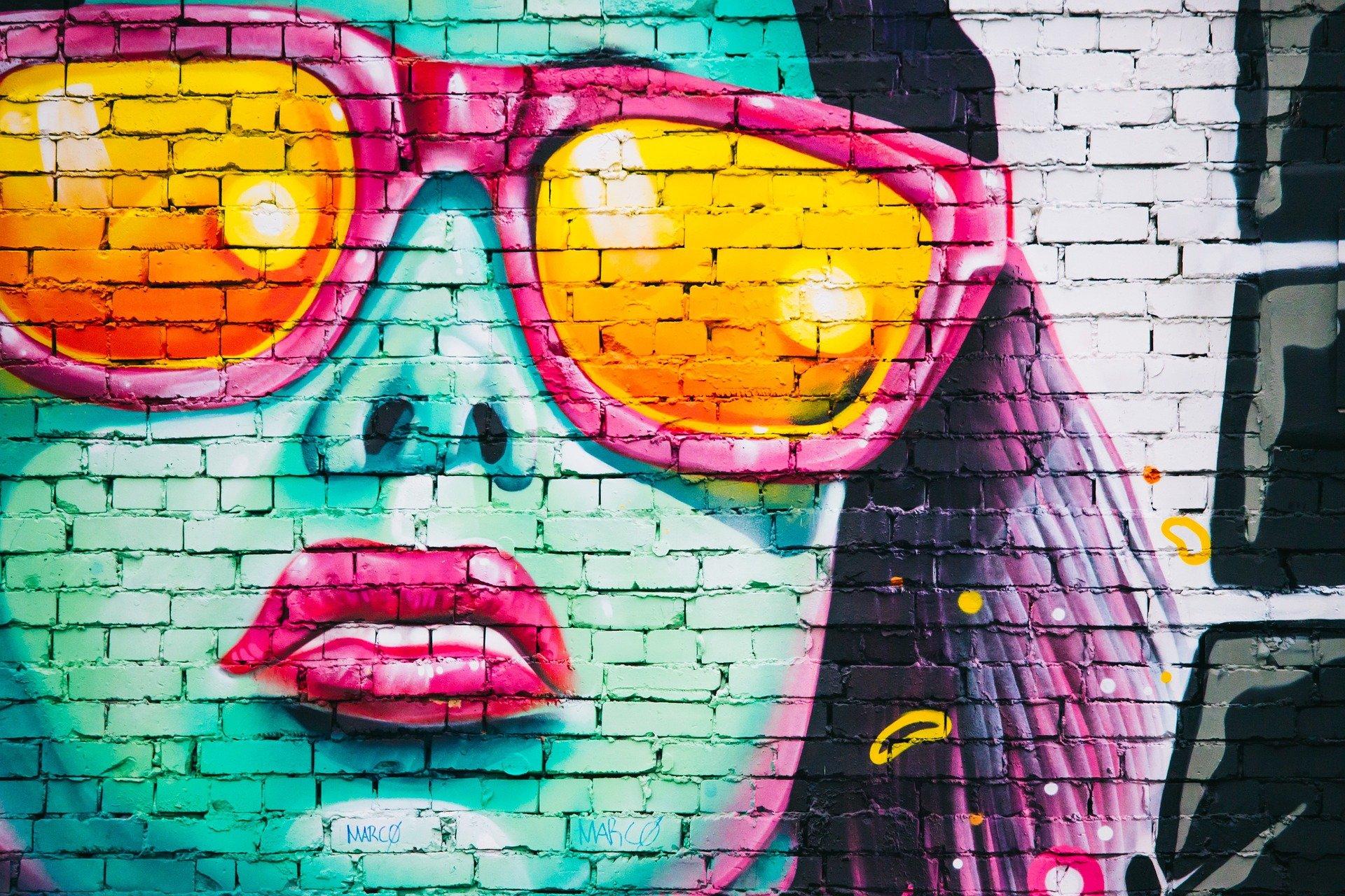 Graffitti wall sunglassed face