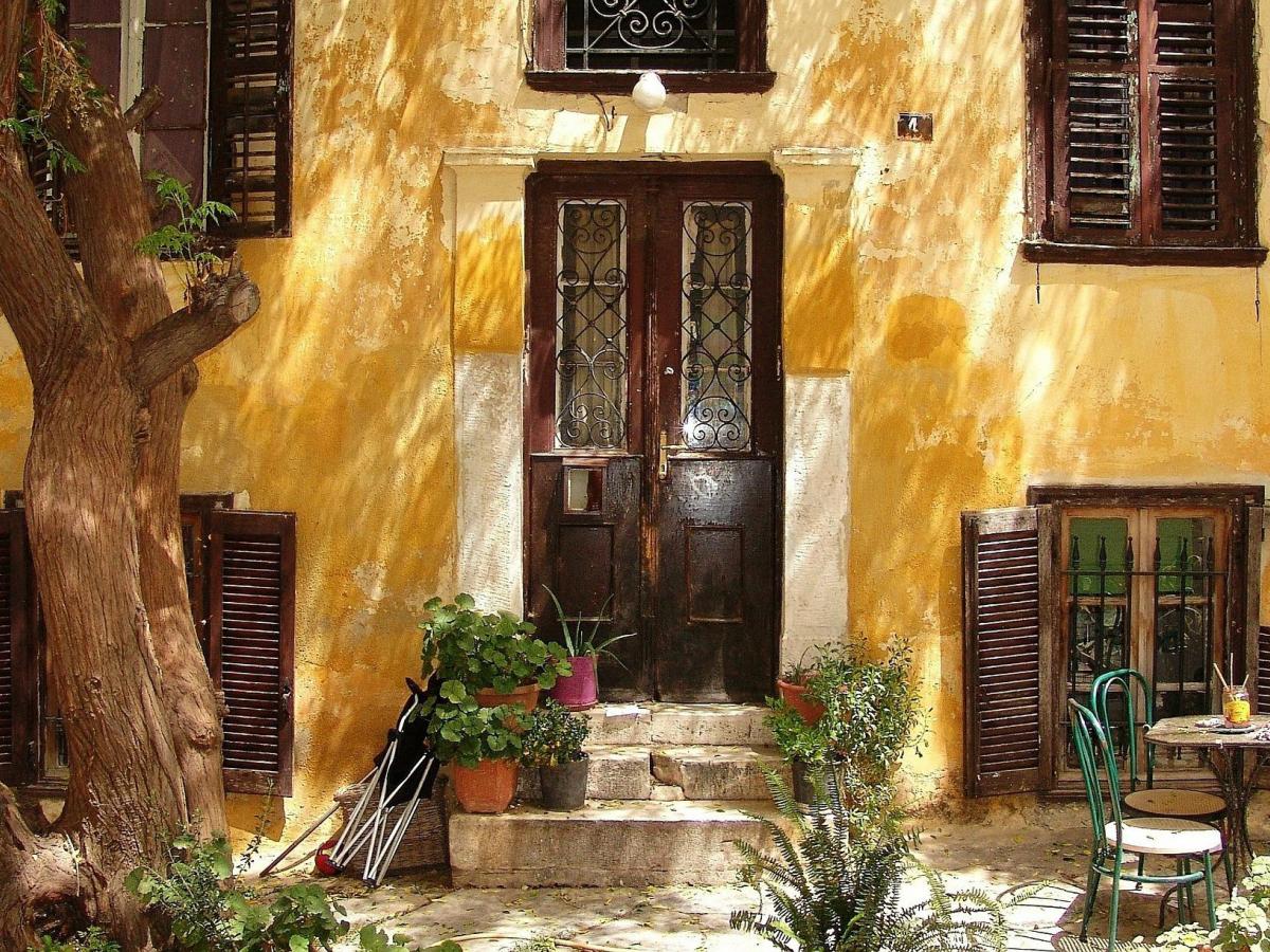 blogpic- pixabay- house - garden - frontdoor