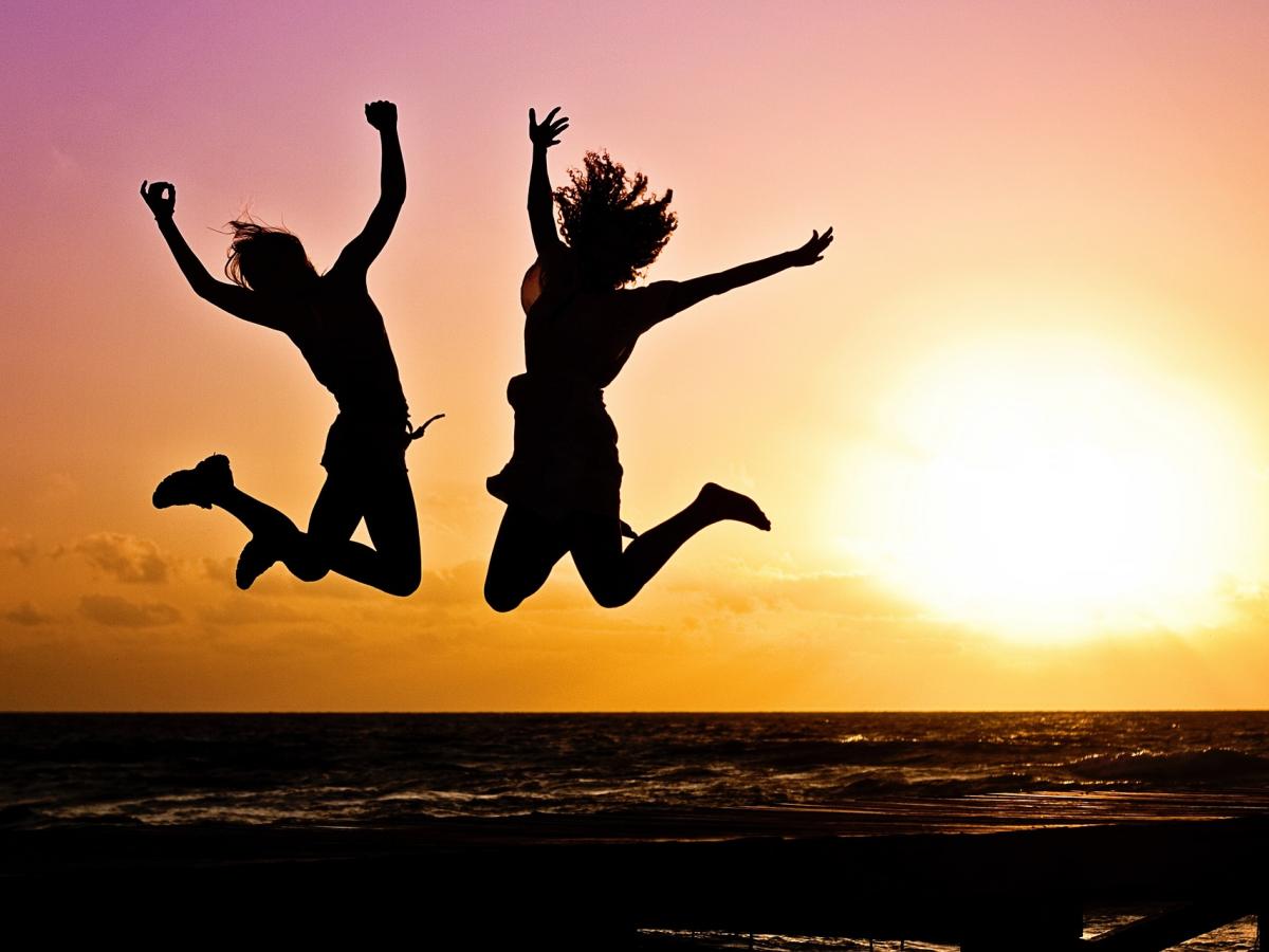 blogpic,pixabay, friends, jumping, sunset