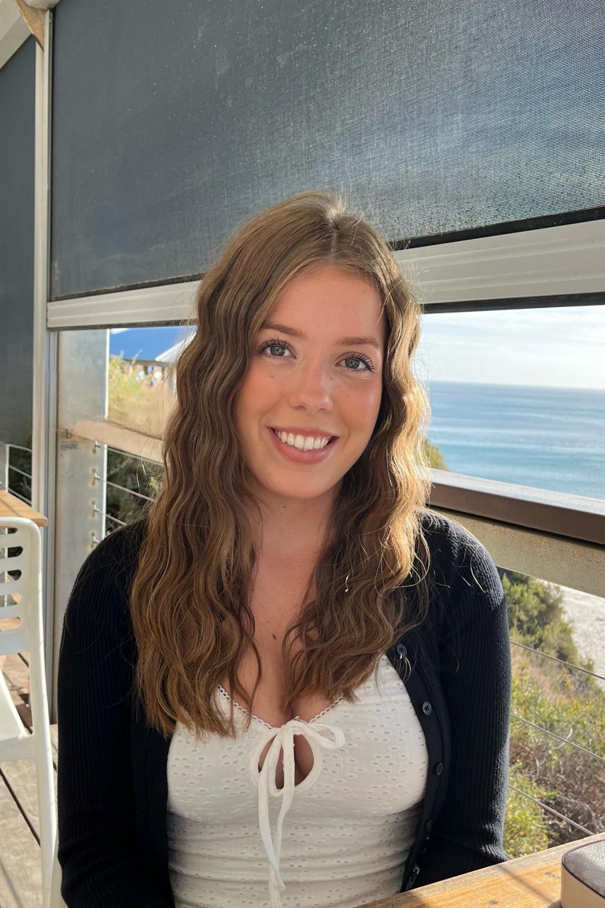 Volunteer: Mia