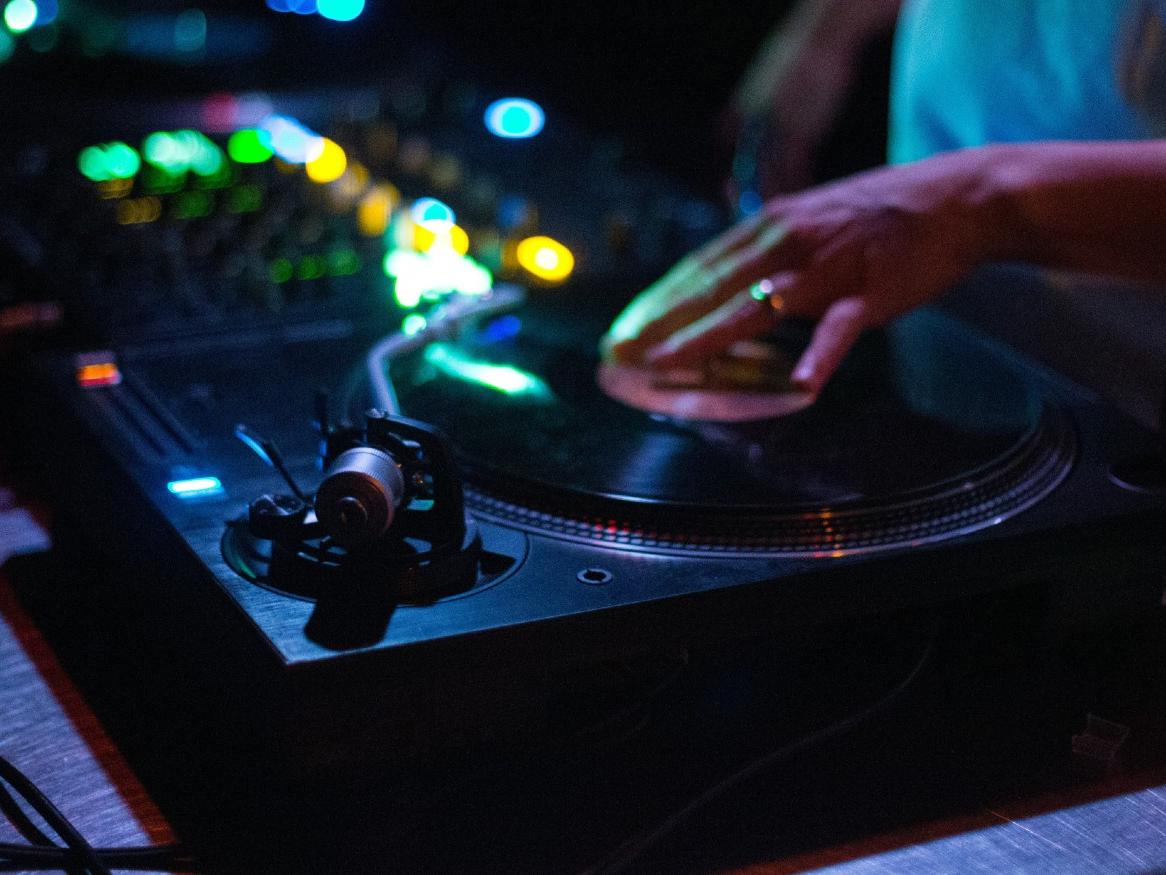 DJ Vinyl Turntable in Club
