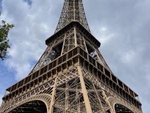 Eiffel Tower, taken by Mia Romeo (2023) 